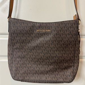 Michael Kors purse like new